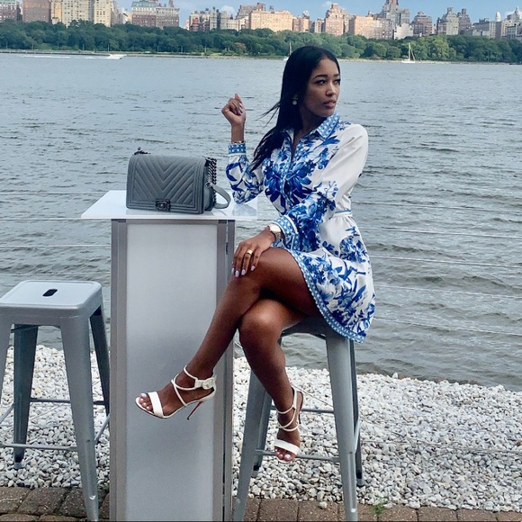 hermoso vestido estámpado de rosas blanco y azul - Picture 2 of 3